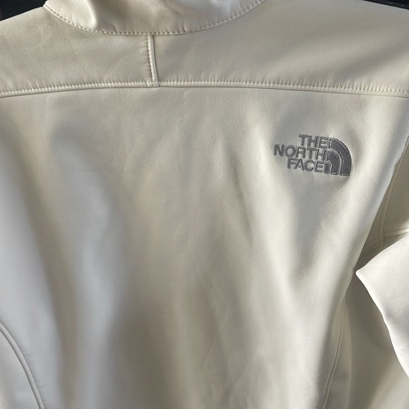 The north Face white jacket. Women small - Picture 3 of 5